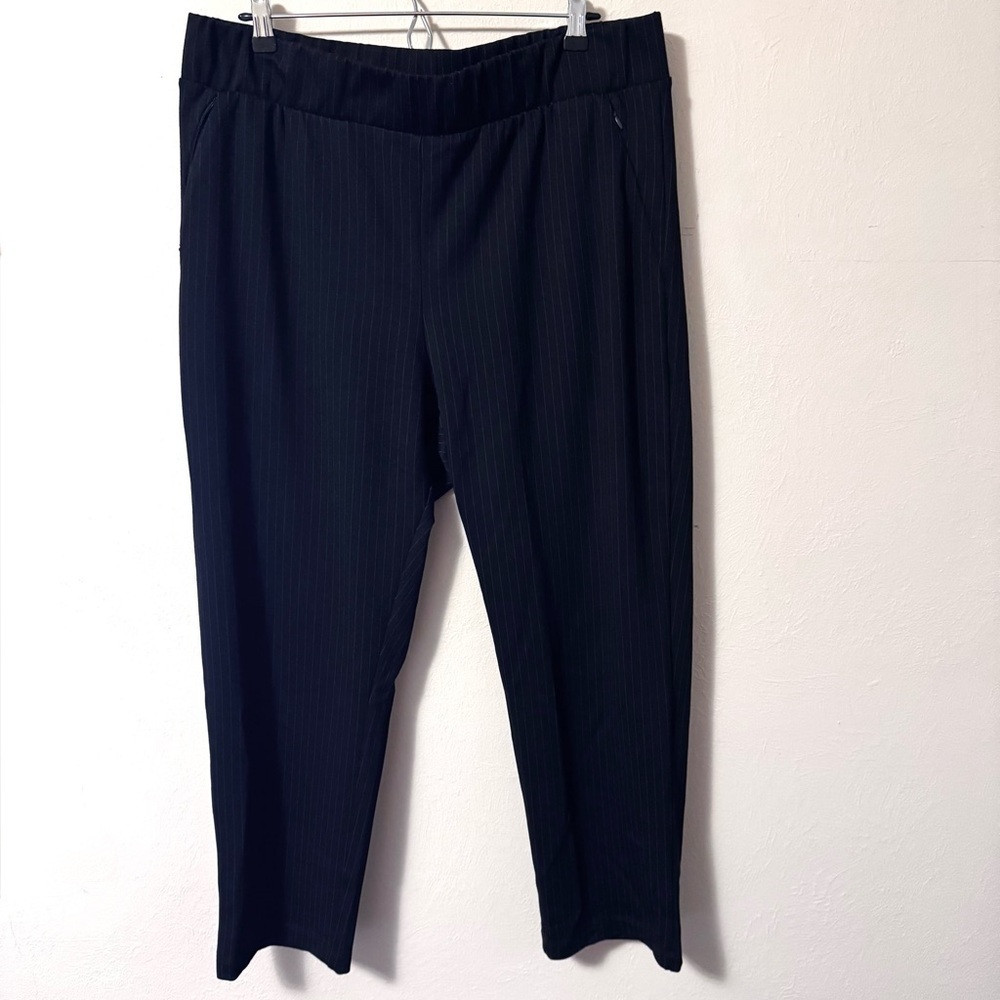 Universal Standard black pin stripe pant Size Medium